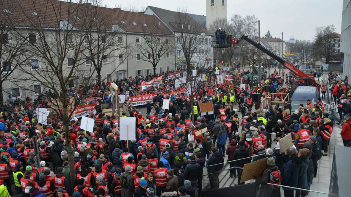 99448221-brenner-nordzulauf-scheuer-rosenheim-buergerinitiative-bahn-protestmarsch-5ti3n5ngsa7.jpg