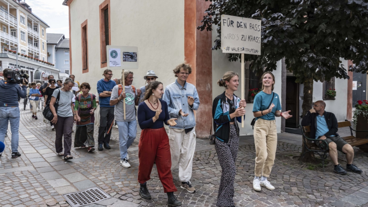 Marcia Ortisei contro il traffico