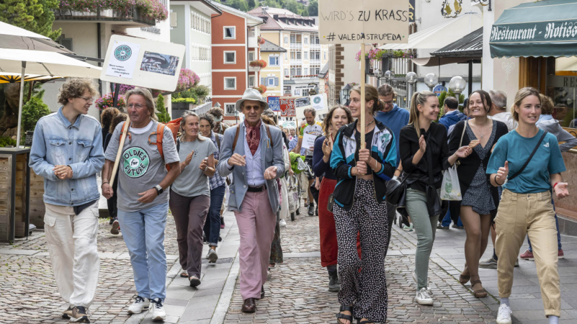 Marcia Ortisei contro il traffico