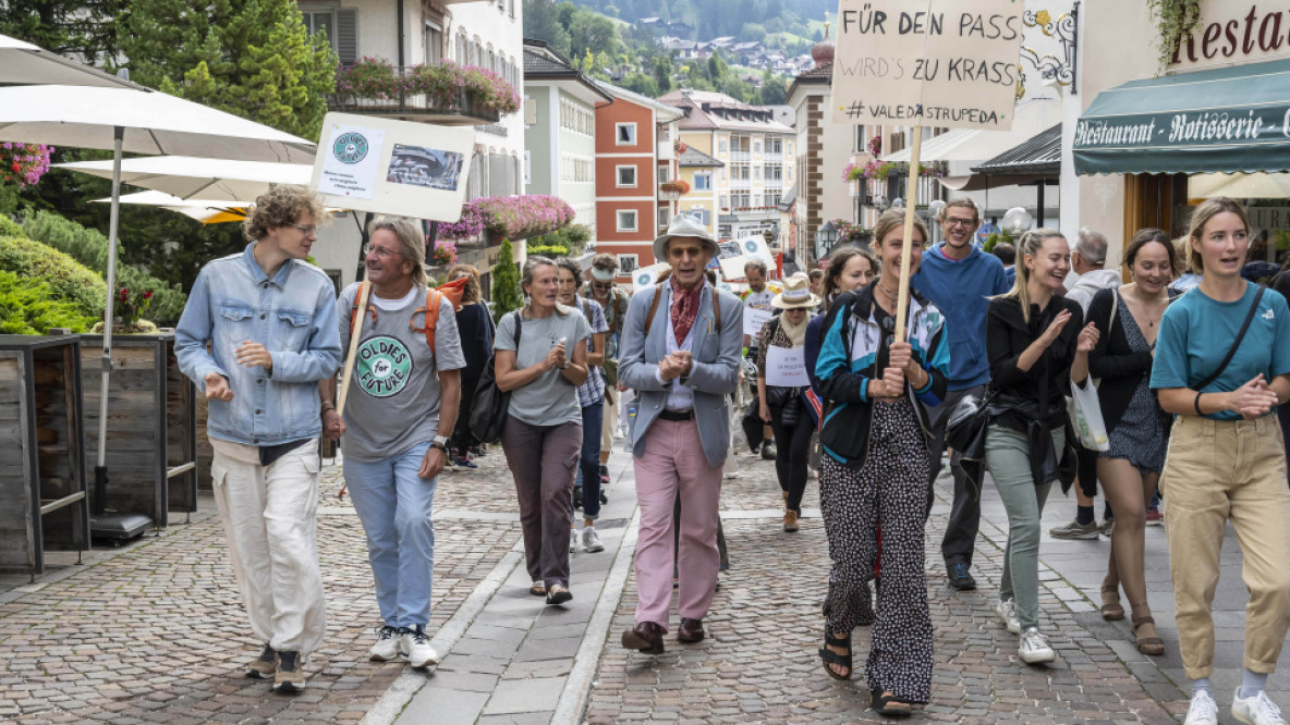 Marcia Ortisei contro il traffico