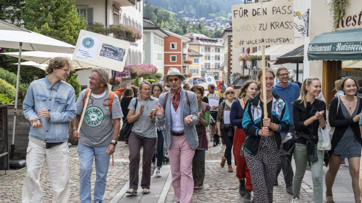 Marcia Ortisei contro il traffico