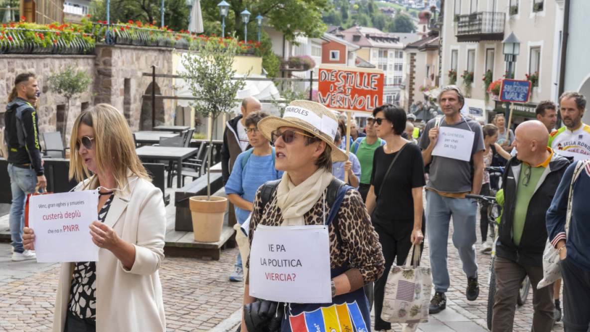 Marcia Ortisei contro il traffico