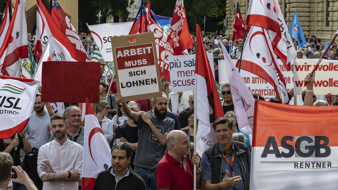 Manifestazione sindacati cgil cisl uil asgb