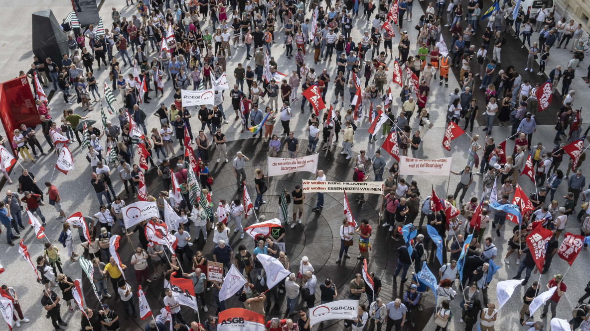 Manifestazione sindacati cgil cisl uil asgb