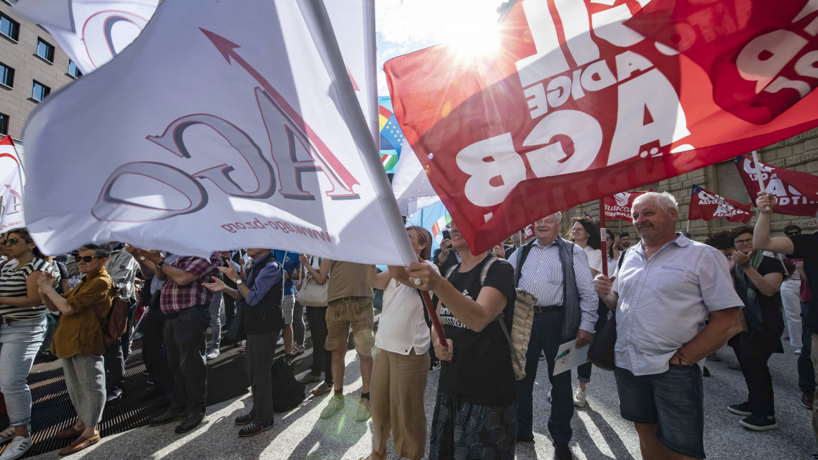 Manifestazione sindacati cgil cisl uil asgb