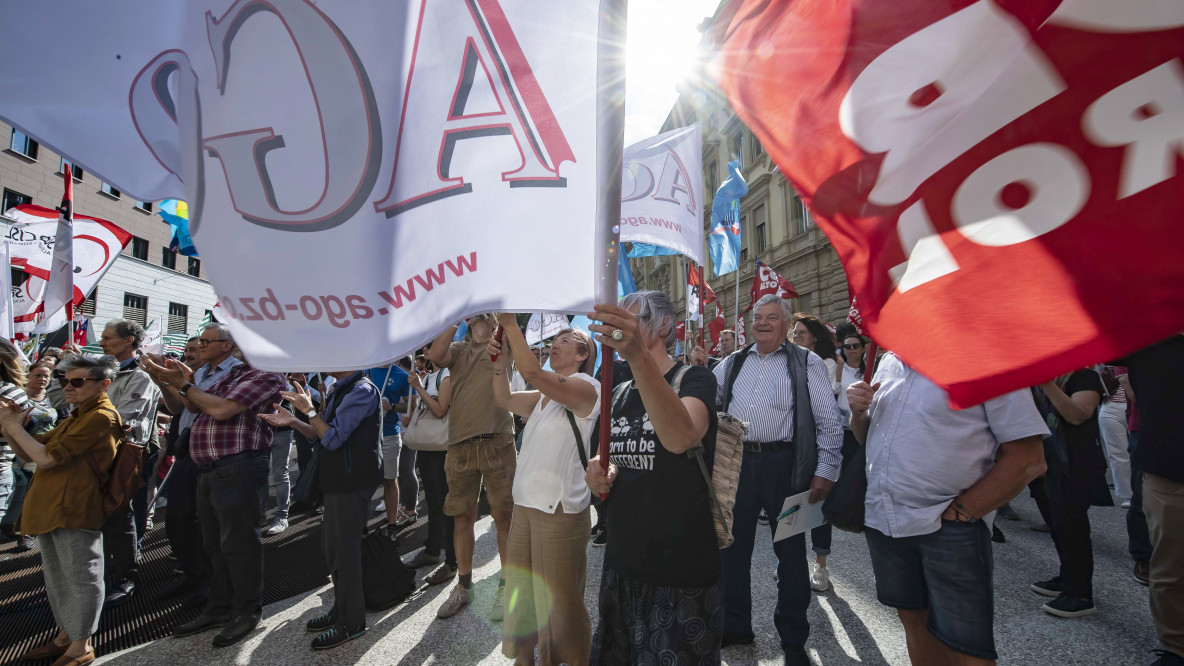 Manifestazione sindacati cgil cisl uil asgb