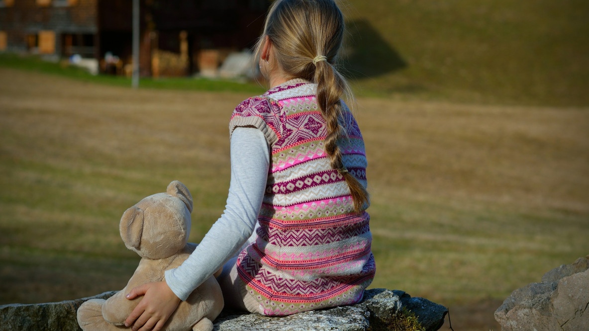 Mädchen mit Teddy