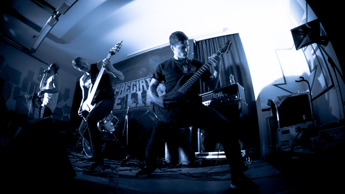 Depreciate The Liar live 2017: Martin Gschnitzer vorne rechts an der Gitarre.