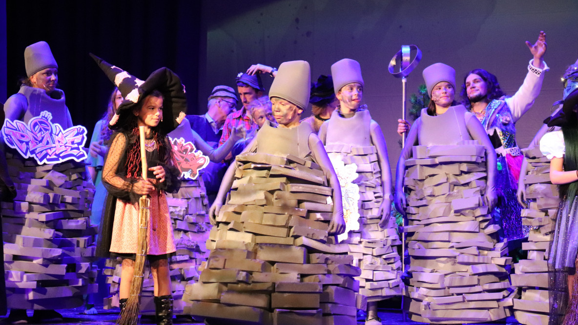 „Die Stoanernen Mandlar machen eine Reise“: Musical der Heimatbühne Sarnthein
