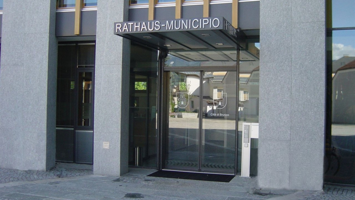 eingang_rathaus.jpg