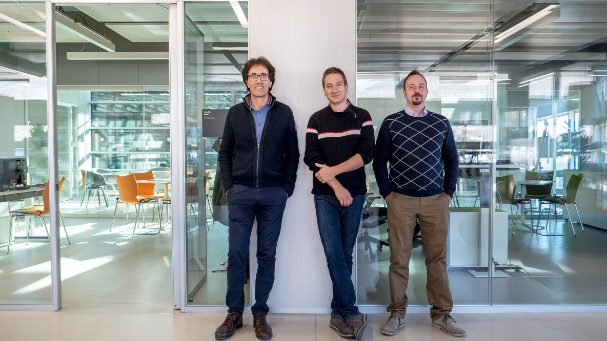 Prof. Calvanese mit Team