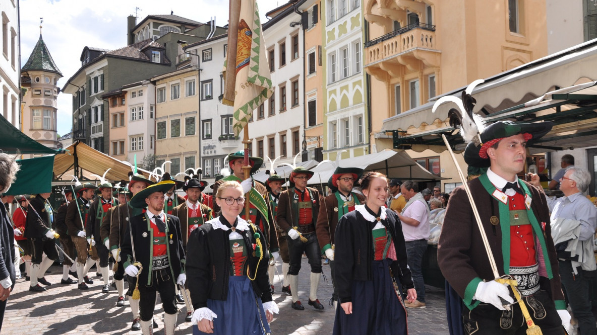 foto_4_-_einmarsch_der_schutzen.jpg