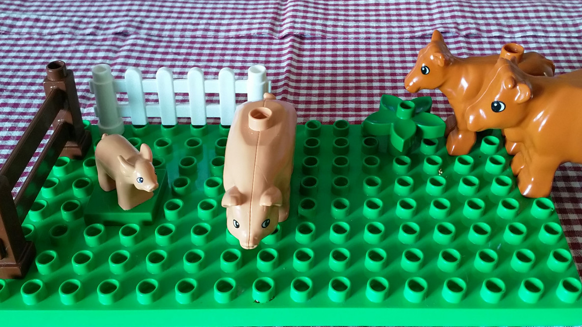 schweine_lego.jpg