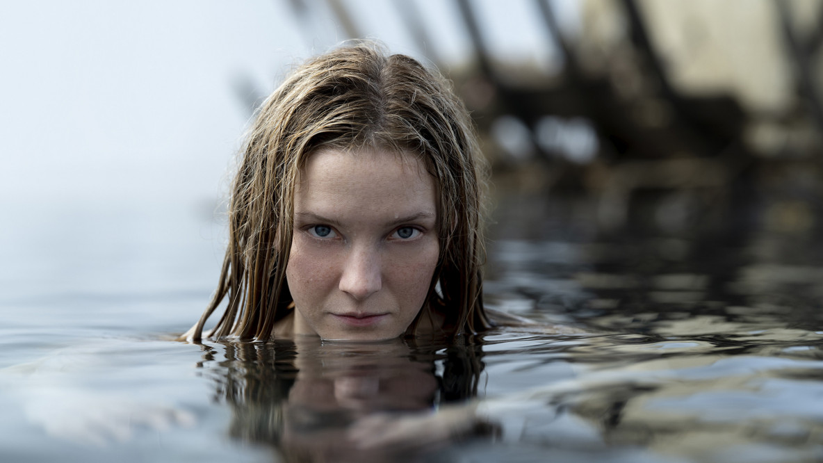 Besinnt sich in letzter Sekunde ihrer Bestimmung: Galadriel (Morfydd Clark) nimmt große Risiken auf sich, um das Böse, um Sauron, nachzujagen.