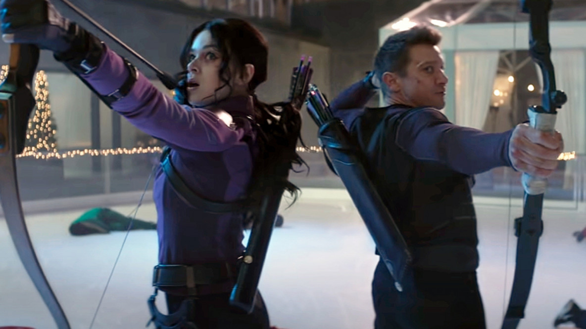 Bilden ein hervorragendes Team: Die junge Hailee Steinfeld als Kate Bishop und Jeremy Renner als Hawkeye.