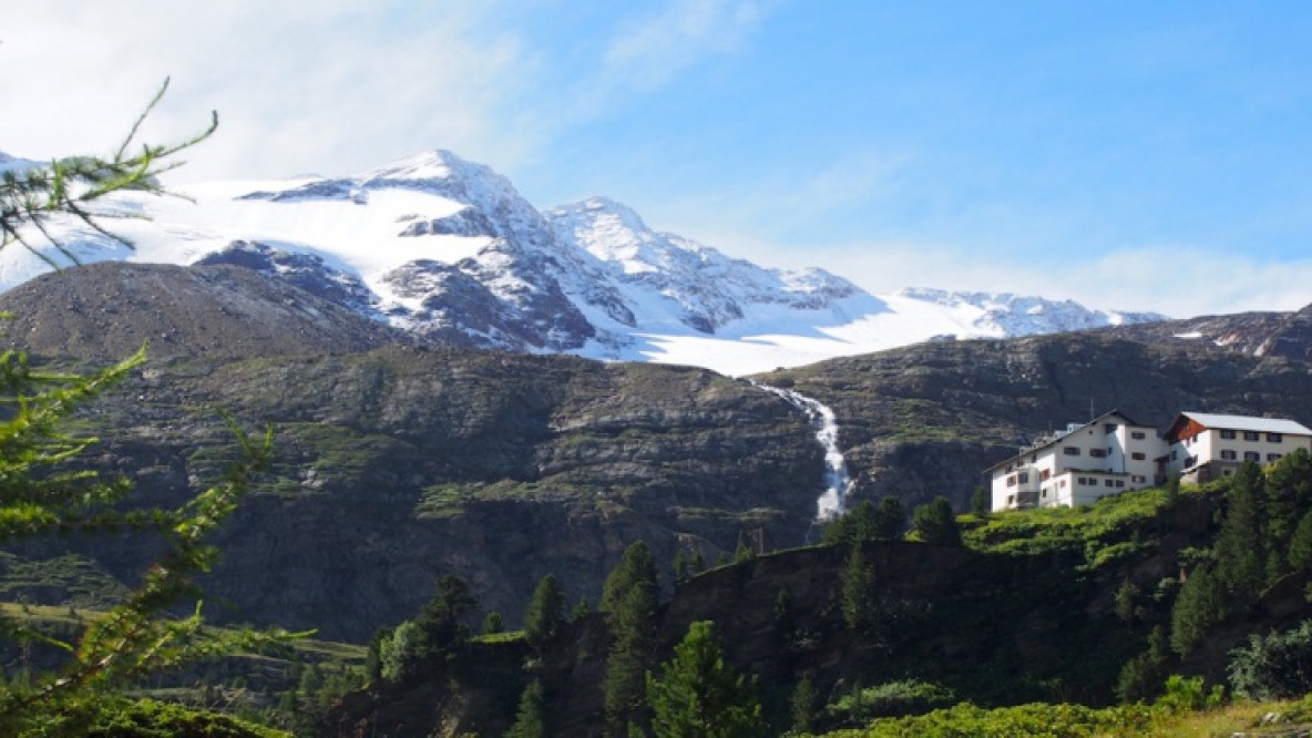 header_02_zufallhutte_wasserfall_und_zufallspitze_0.jpg