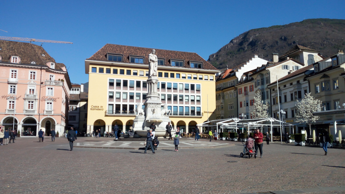 Bolzano, piazza Walther, centro, capoluogo