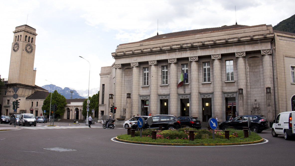 Bahnhof bozen frontal