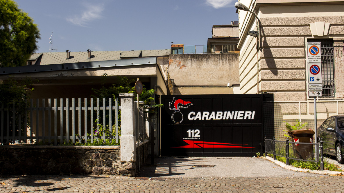 Einfahrt Carabinieri