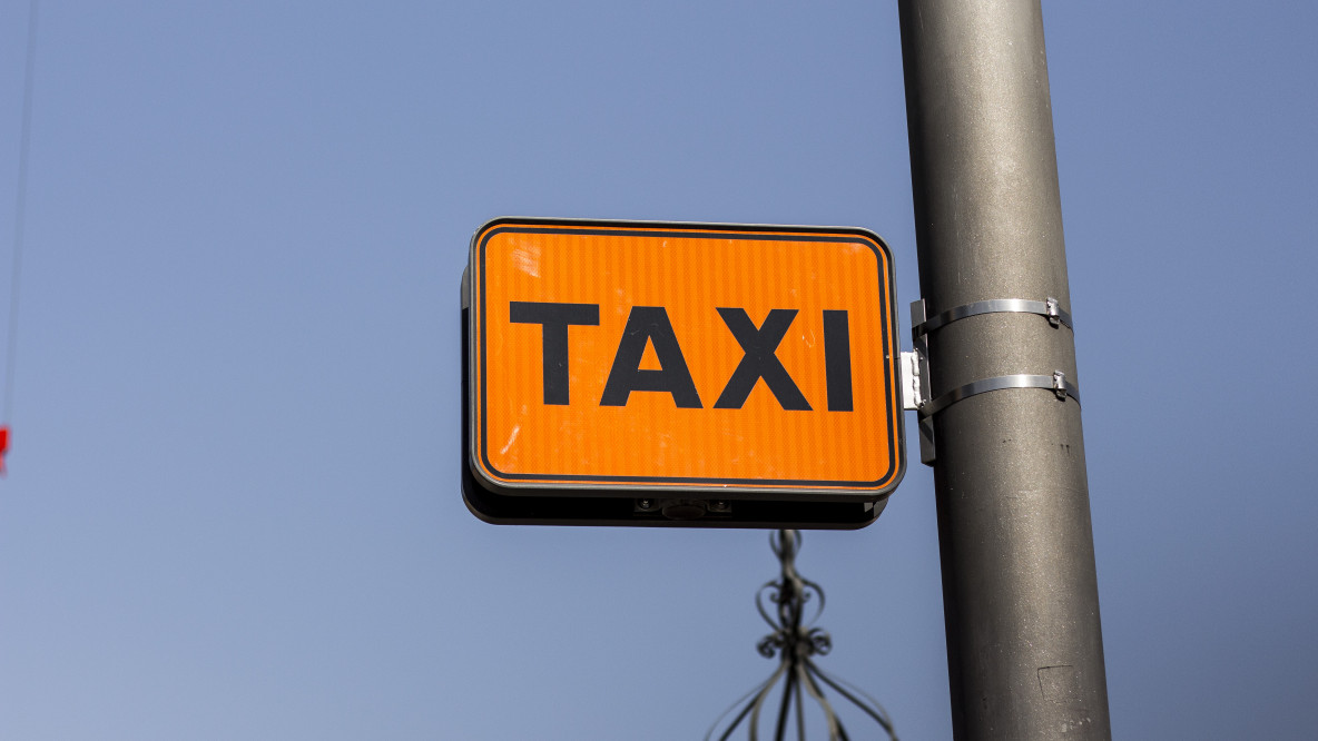 Taxi Logo