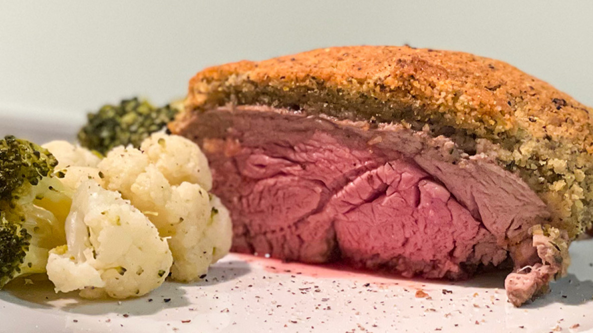 kalbsfilet-in-kraeuterkruste-hauptgericht-suedtirol-schmeckt-header-1140x500-1.jpg