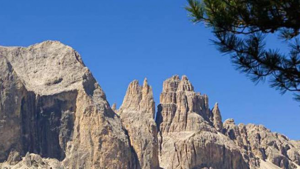 le-montagne-della-val-di-fassa-in-estate_imagelarge.jpg