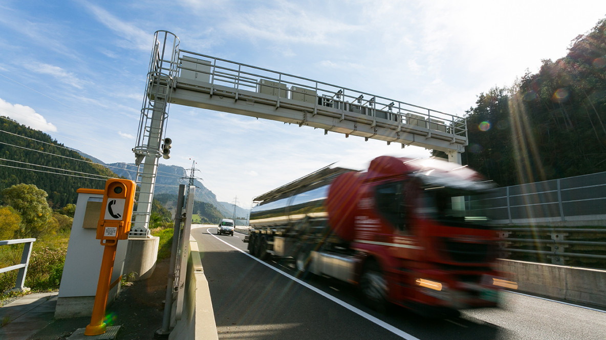 lkw_mautgantry.jpg