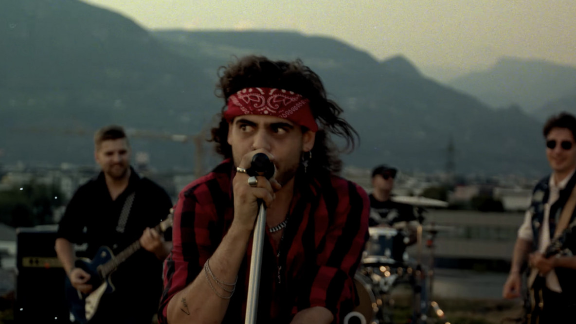 Über den Dächern von Bozen: Lost Obsession in ihrem aktuellen Video „You Gotta Do It On Your Own (M*therfu*kers)”