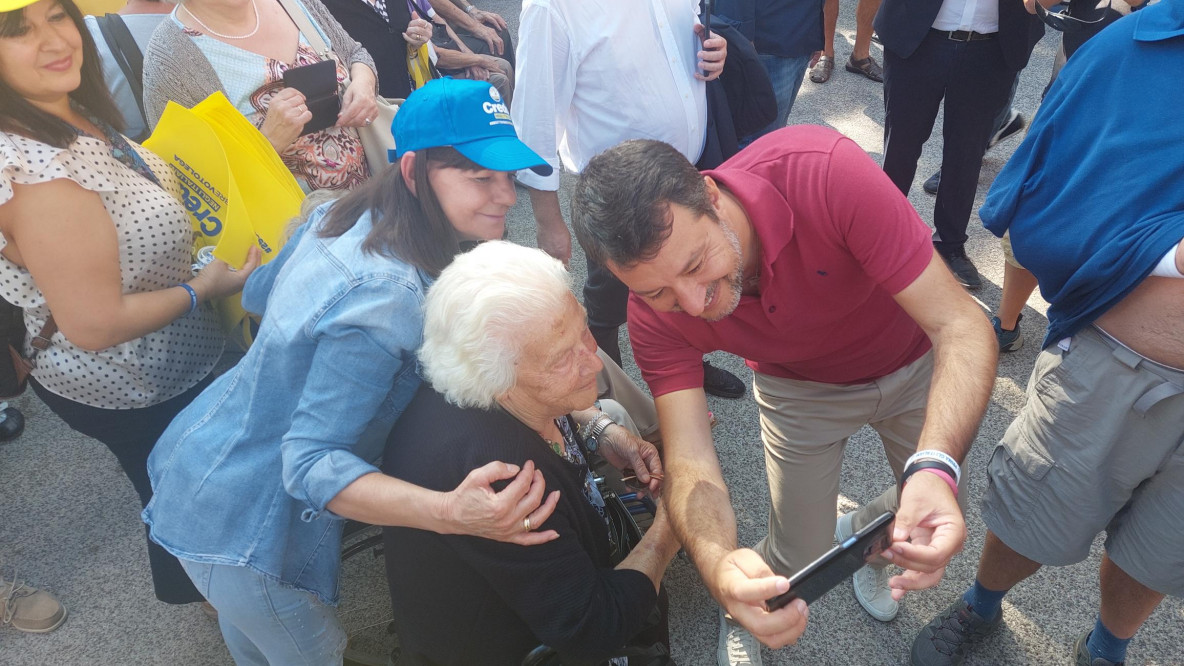 Matteo Salvini anziana