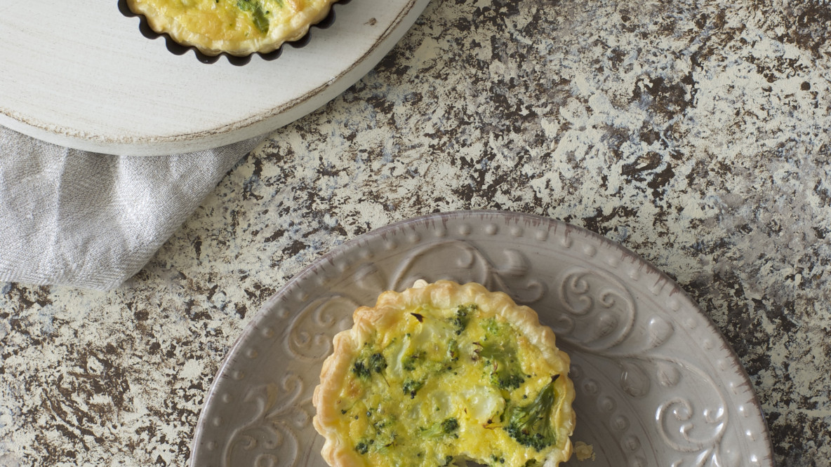 Mini-Quiches mit Brokkoli und Blumenkohl