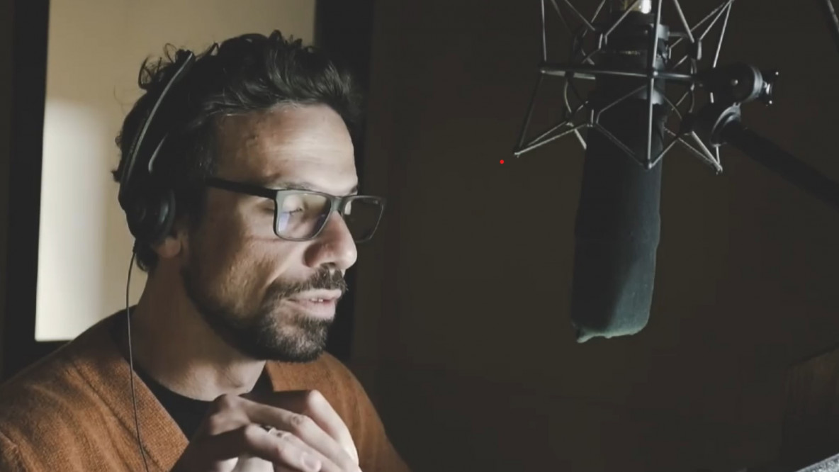 Francesco Montanari legge libro di Daniele Rielli