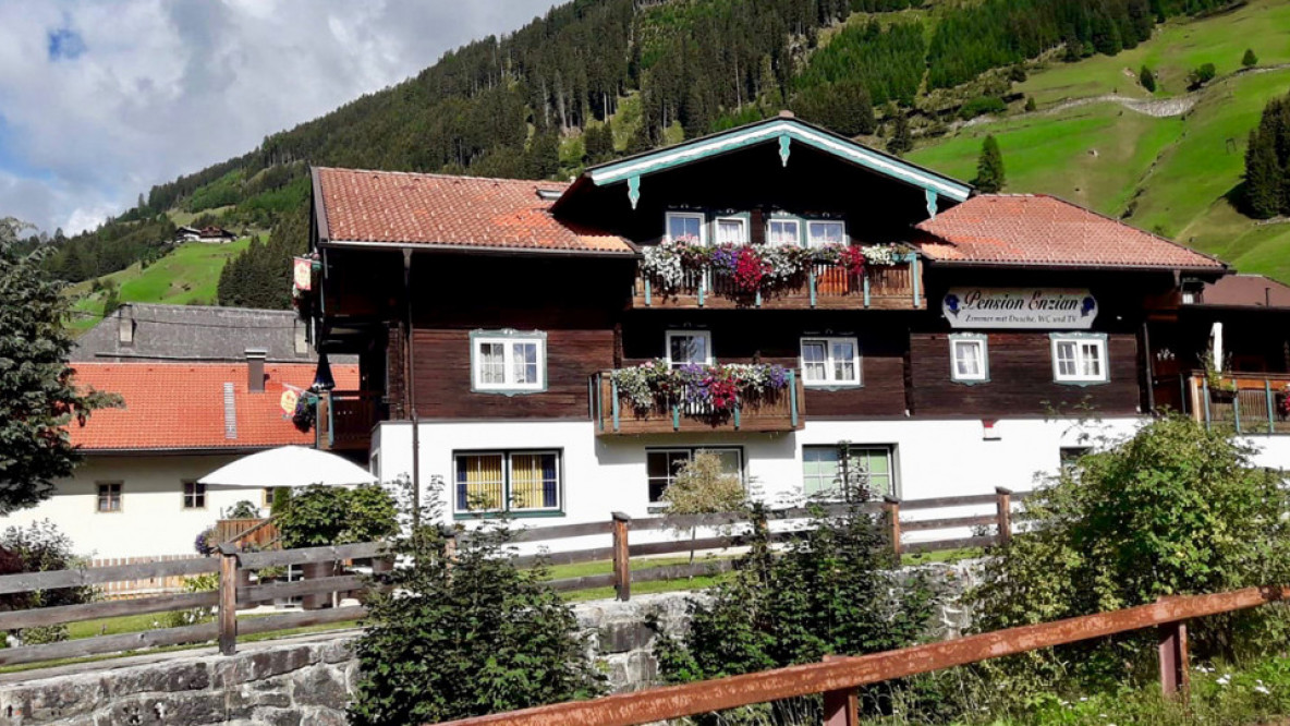 pension-enzian-st-jakob-pano-c-dolomitenstadt-1080x540.jpg