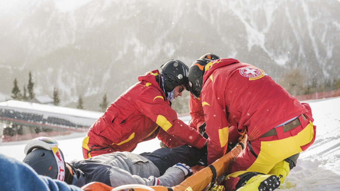 Pistenrettung Soccorso Piste Croce Bianca Weisse Kreuz