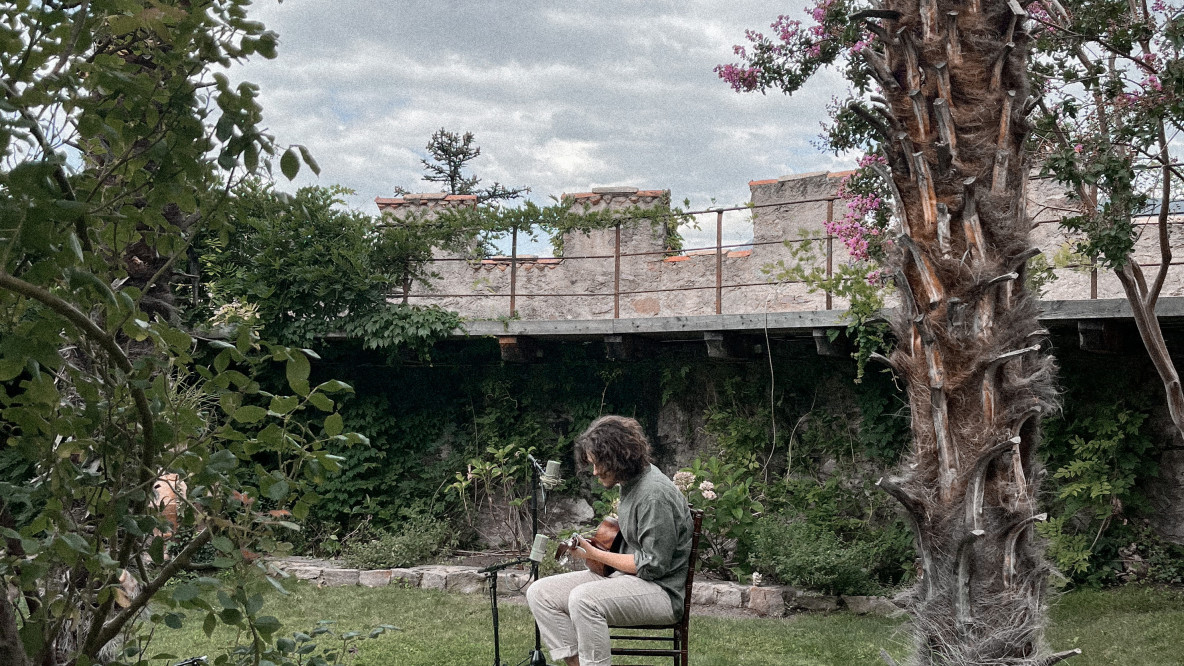 Sein erstes Video für die „Garden Sessions”: Saad Cobolt, Singer/Songwriter, mit seinem Song „Oh, Outlander!”