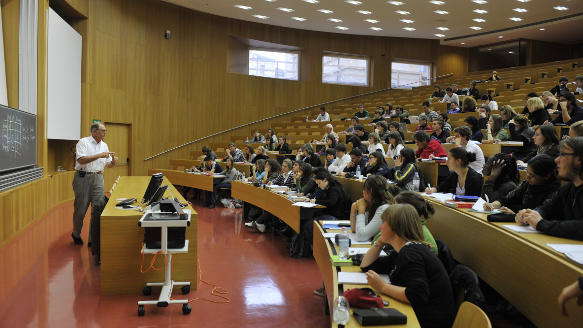 hörsaal_uni.jpg