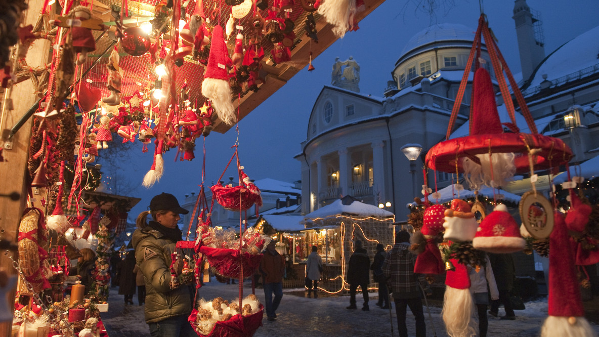 Weihnachten vor dem Meraner Kurhaus