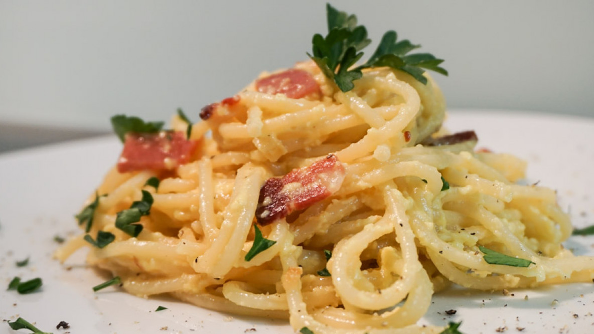 spaghetti-carbonara-rezept-hauptspeise-suedtirol-schmeckt-header-1140x500-1.jpg