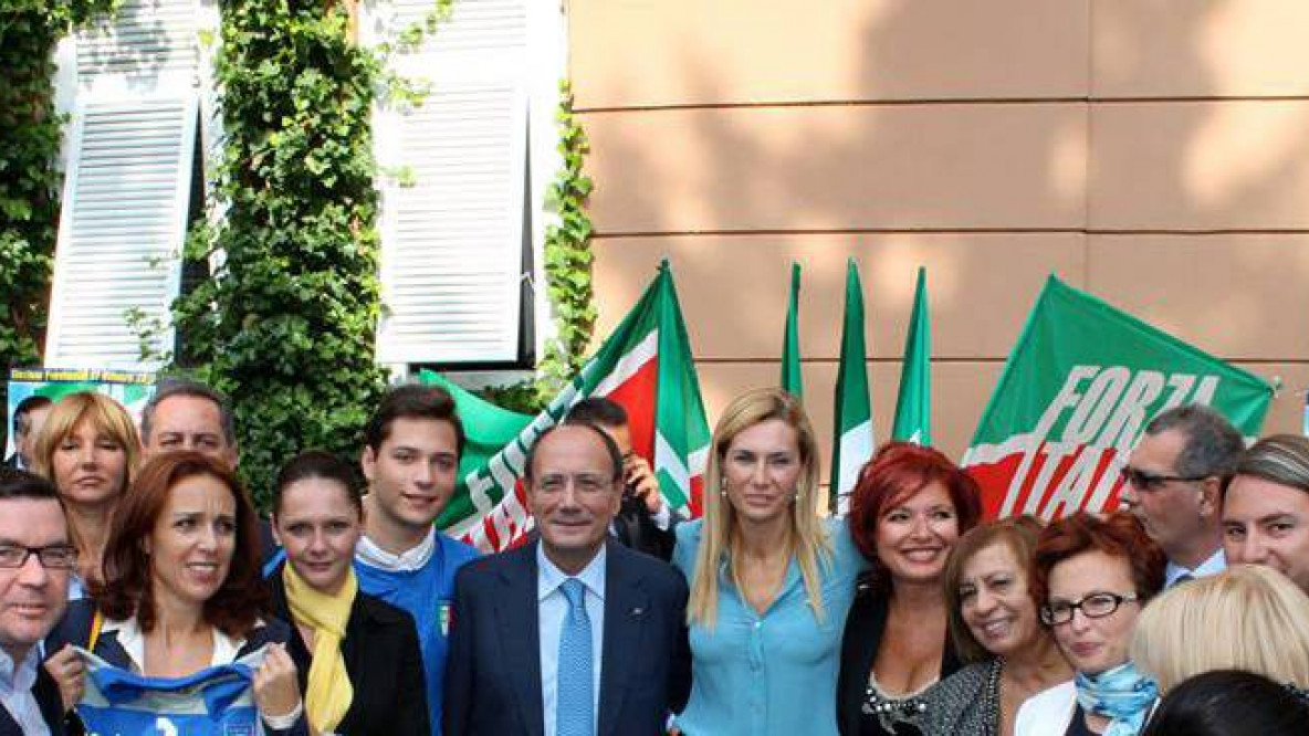 La prima squadra (Doriana, Hildegard, Patrick, Michele e Giorgio) con gli istruttori volontari Marcello e Rino