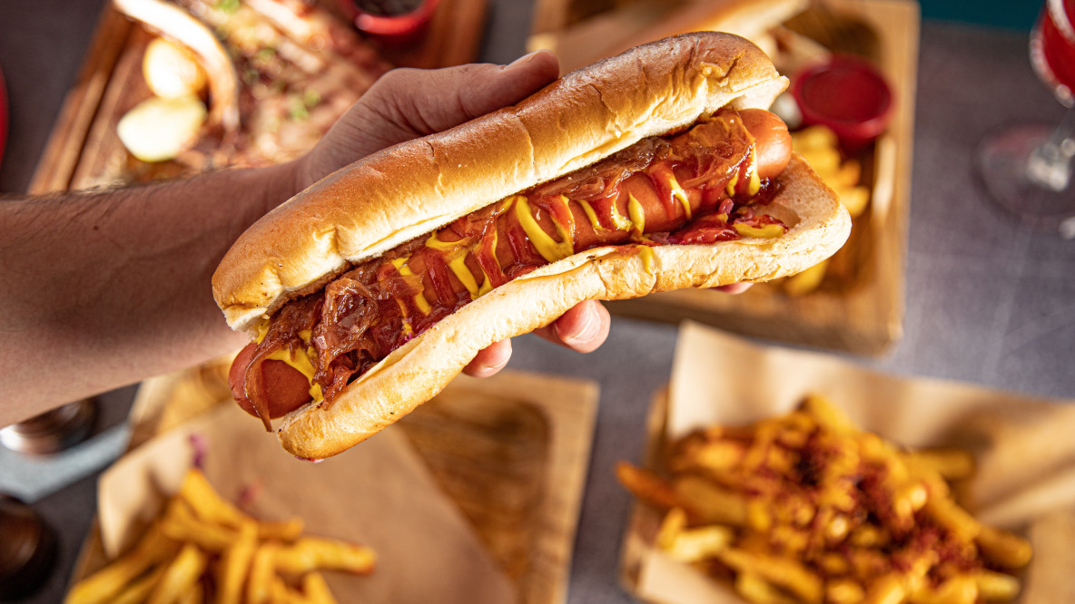 Currywurst mit Pommes - lecker, aber leider nicht sehr gesund