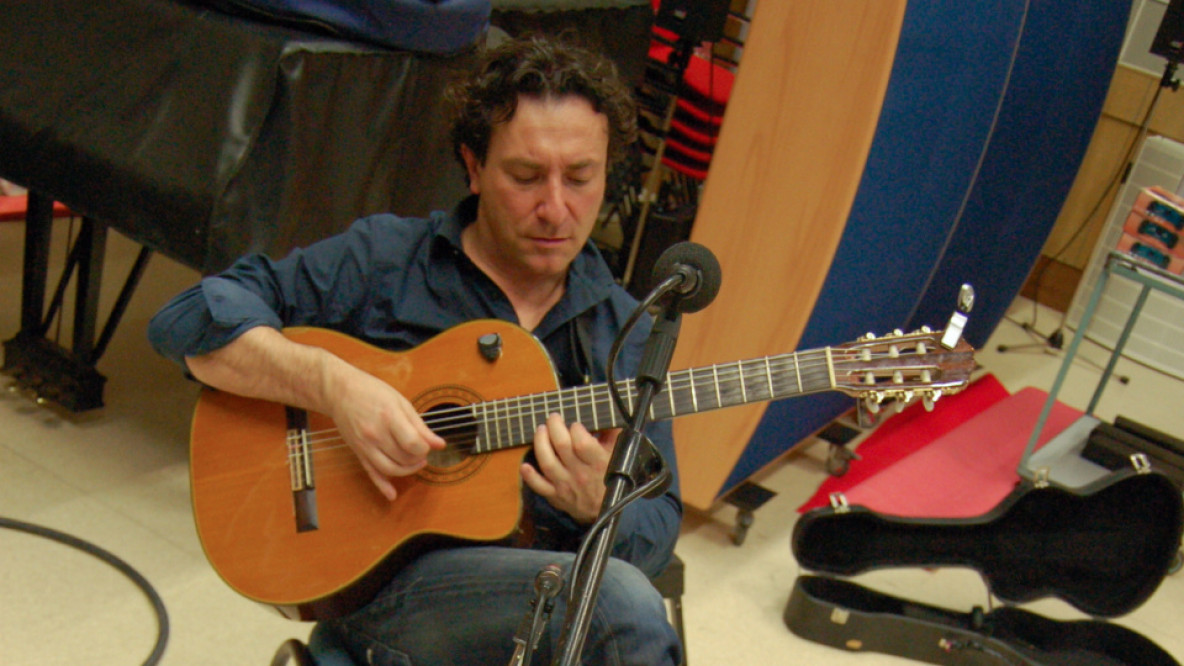 Schreibt Songs, hat eine Band und engagiert sich, um mit der Vereinigung „Circle“ weltweite Armut zu lindern: Der Meraner Umberto Carrescia.