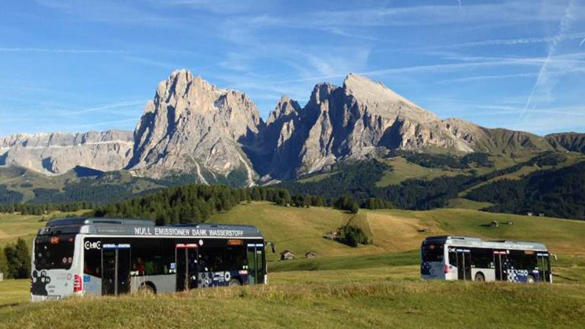 wasserstoffbusse_auf_seiser_alm.jpg