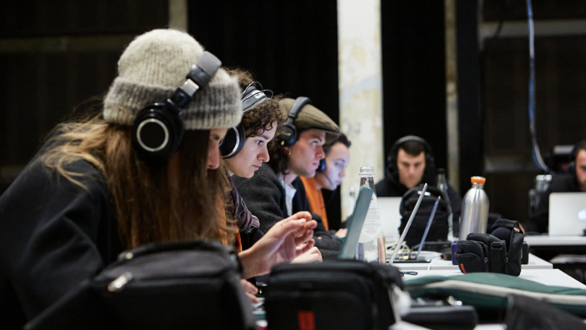 Drei neue, aktuell stattfindende Workshops zum weiten Feld der elektronischen Musik: Das Projekt „Jungle Music Incubator” richtet sich vor allem an junge Musikerinnen und Musiker.