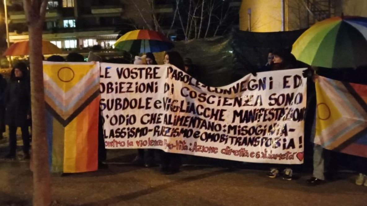 Proteste a Bolzano contro il convegno Pro vita & Famiglia