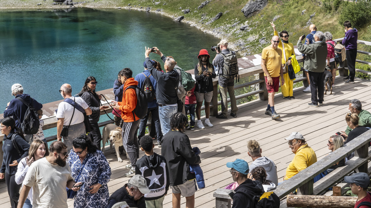 Menschen am Karer See