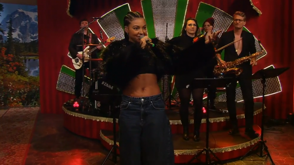 Nenda live bei „Willkommen Österreich“ (25.11.2025)