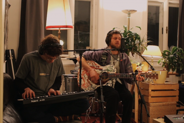 Peter Burchia - „Broken Glasses (Live)“ (Screenshot)