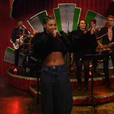 Nenda live bei „Willkommen Österreich“ (25.11.2025)