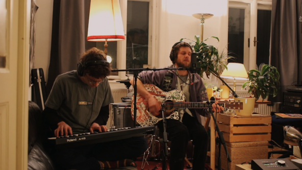 Peter Burchia - „Broken Glasses (Live)“ (Screenshot)