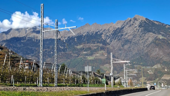 Strommasten am Wegesrand