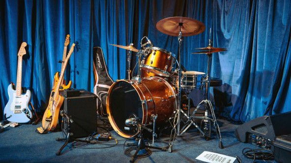 Rockbühne, Gitarre, Schlagzeug